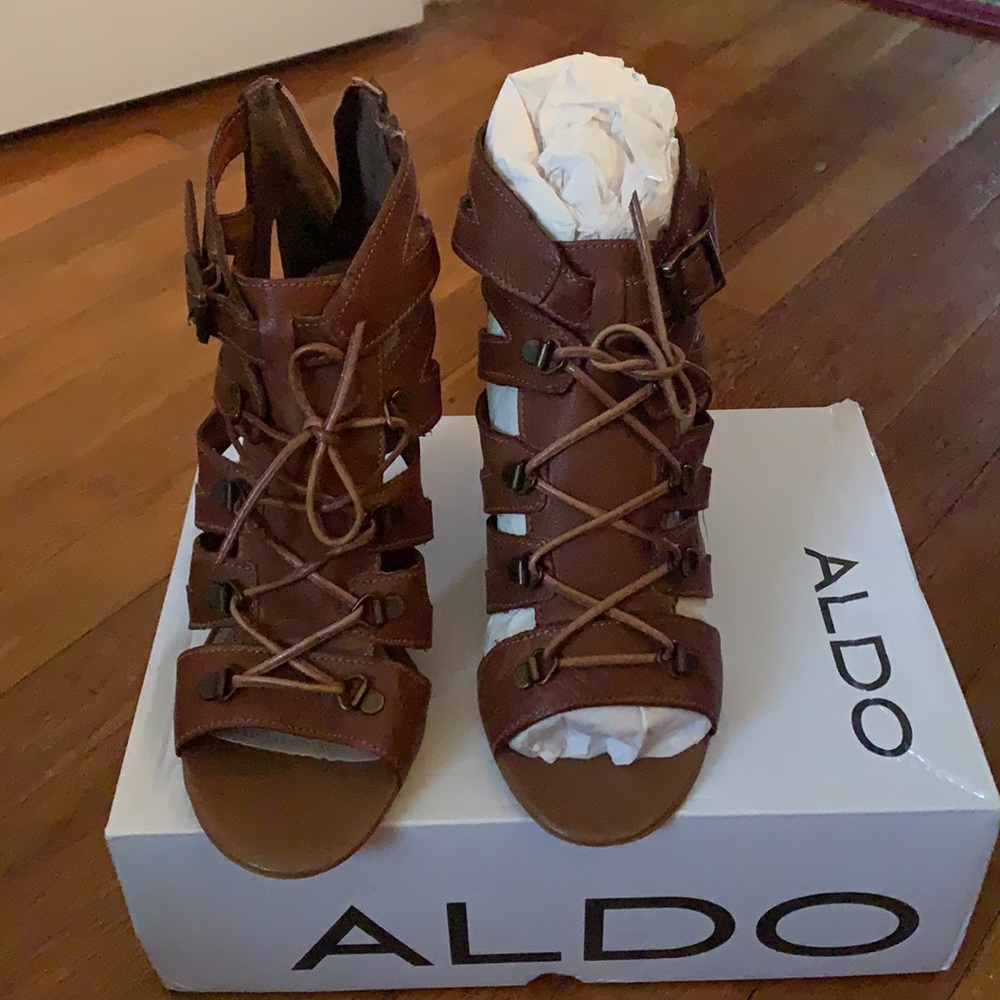 Sandals - Picture 2 of 3